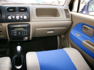 2010款e+ ES经济版 中控区