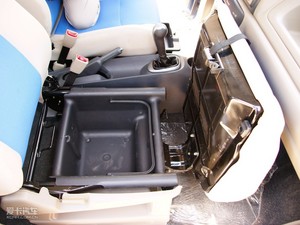 2010款e+ ES经济版 空间座椅