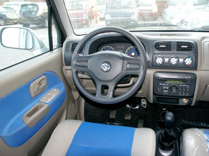 2010款e+ STD标准型 中控区