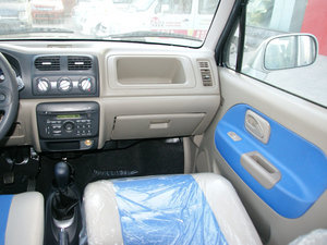 2010款e+ STD标准型 中控区