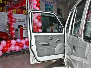 2010款1.0L 经济版 空间座椅