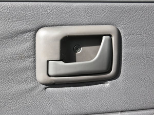 2010款1.0L 经济版 空间座椅