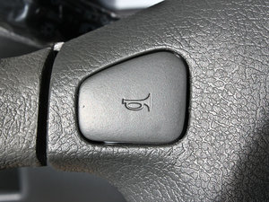 2010款1.0L 经济版 中控区
