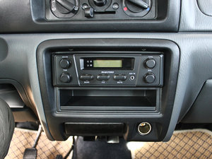 2010款1.0L 经济版 音响调节