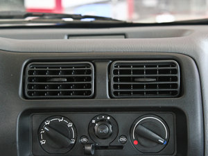 2010款1.0L 经济版 空调出风口