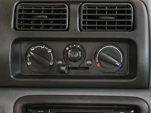 2010款1.0L 经济版 空调调节