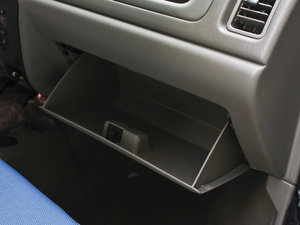 2012款全能版 1.4L VVT标准版 手套箱