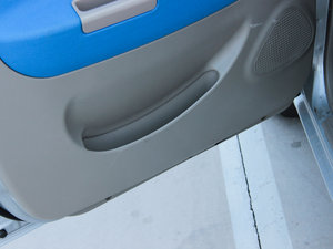 2014款全能版 1.4L 实用型 前门储物空间