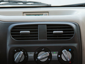 2014款全能版 1.4L 实用型 空调出风口