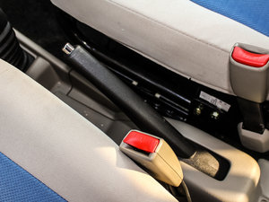 2014款全能版 1.4L 标准型1 驻车制动器