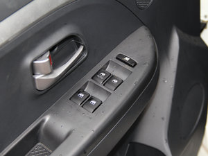2015款1.4L 巡航升级版 国V 主驾车窗控制区	
