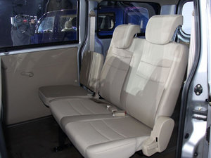 2013款1.3L 手动标准版 空间座椅