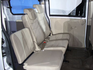 2013款1.3L 手动标准版 空间座椅