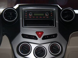 2013款1.3L 手动标准版 中控区