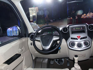 2013款1.3L 手动标准版 中控区