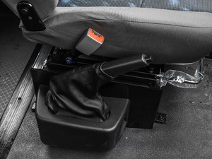 2021款2.3T V9前驱物流车长轴高顶 7座 国VI 驻车制动器