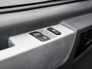 2021款2.4T V9后驱物流车极限车 国VI 中控区