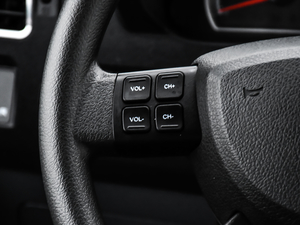 2021款2.4T V9后驱物流车极限车 国VI 中控区