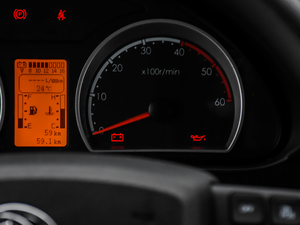 2021款2.4T V9后驱物流车极限车 国VI 中控区