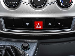2021款2.4T V9后驱物流车极限车 国VI 中控区