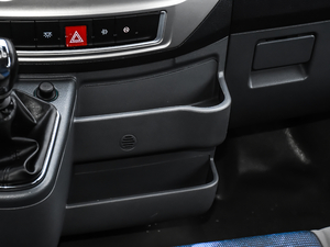 2021款2.4T V9后驱物流车极限车 国VI 空间座椅