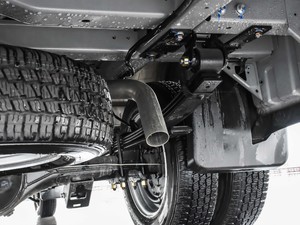 2021款2.4T V9后驱物流车极限车 国VI 排气管