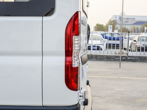 2021款2.4T V9后驱物流车长轴高顶 7座 国VI 细节外观