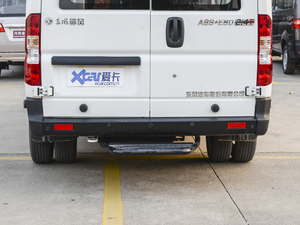 2021款2.4T V9后驱物流车长轴高顶 7座 国VI 细节外观