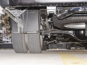 2021款2.4T V9后驱物流车长轴高顶 7座 国VI 细节外观