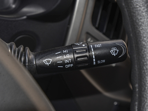 2021款2.4T V9后驱物流车长轴高顶 7座 国VI 中控区