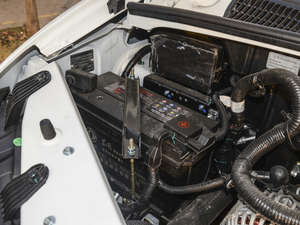 2021款2.4T V9后驱物流车长轴高顶 7座 国VI 其它