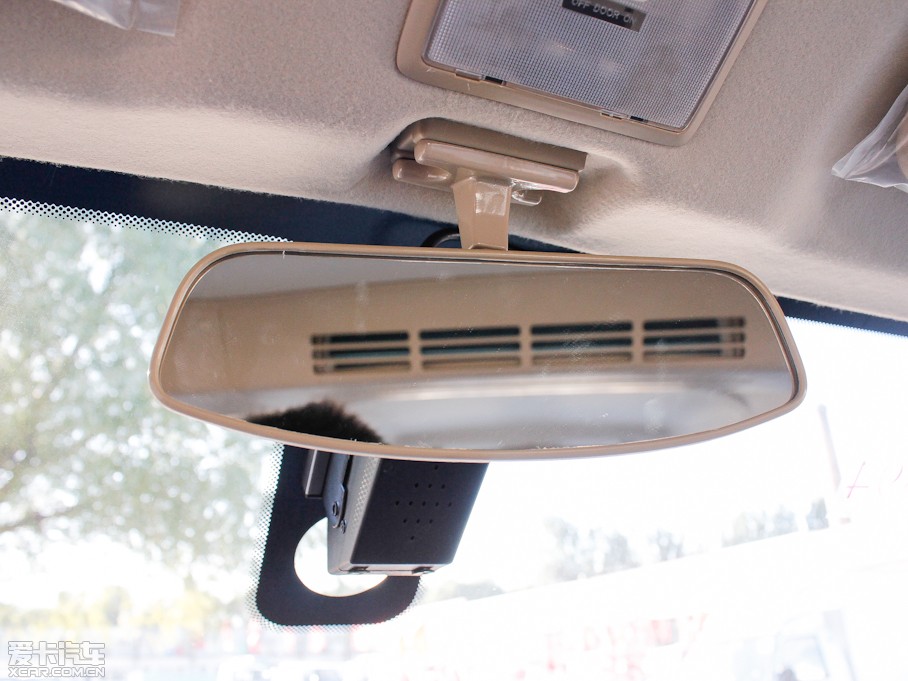 2012��LCV03 1.3L 7�����w���A��