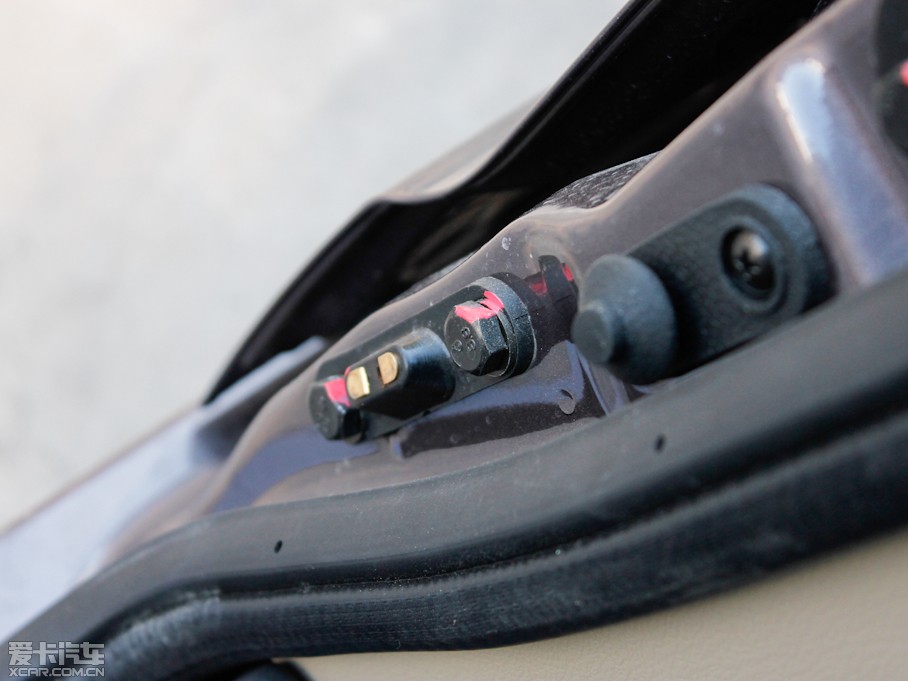 2012��LCV03 1.3L 7�����w���A��