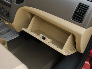 2012款1.3L 手动标准版 手套箱