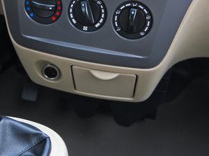 2012款1.3L 手动标准版 空间座椅