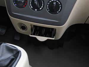2012款1.3L 手动标准版 空间座椅