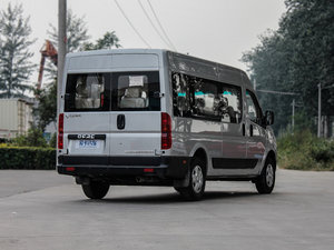 2012款3.0T 中轴高顶领尊版 整体外观