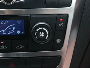 2017款1.9T 手动两驱豪华型 5座 中控区