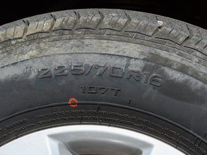 2014款2.8T 柴油版精英型 轮胎尺寸