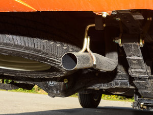 2014款2.8T 柴油版精英型 排气管