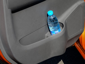 2014款2.8T 柴油版精英型 前门储物空间
