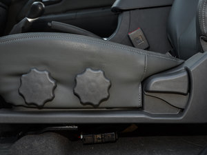2014款2.8T 柴油版精英型 主驾驶座椅调节