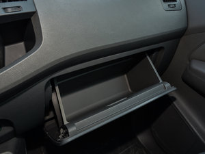 2014款2.8T 柴油版精英型 手套箱