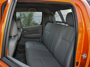 2014款2.8T 柴油版精英型 后排座椅