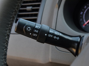 2014款2.8T 柴油版精英型 中控区
