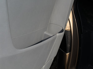 2013款2.8T 手动 快运舒适型 前门储物空间