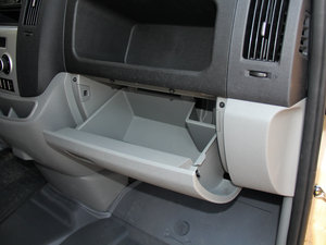 2013款2.8T 手动 快运舒适型 手套箱
