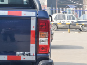 2015款2.8T 柴油两驱至尊版 尾灯