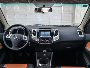 2015款2.8T 柴油两驱至尊版 内饰全景