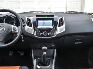 2015款2.8T 柴油两驱至尊版 中控台